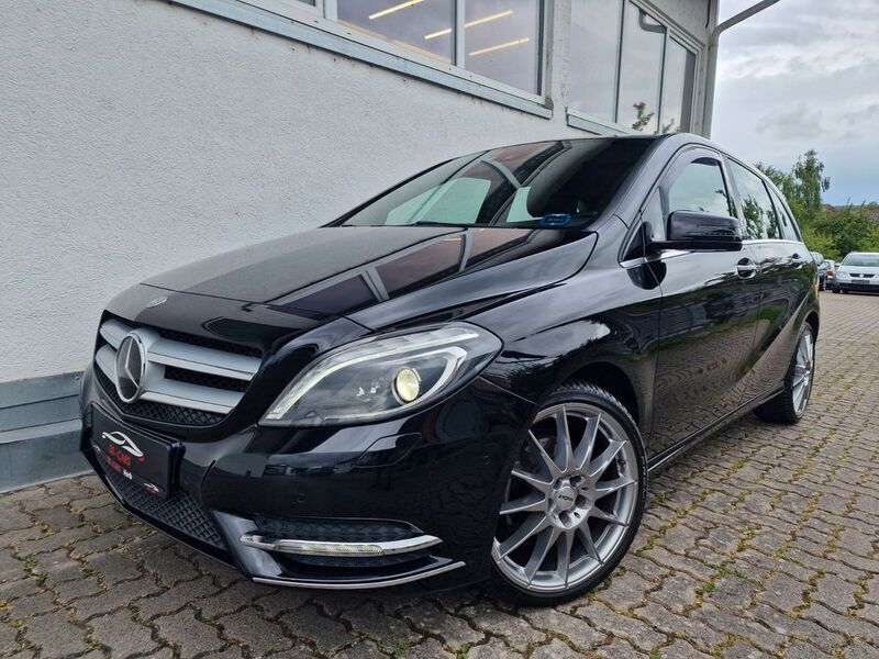Schwarz Gebraucht 2013 Mercedes B200 Sport Van / Kleinbus | 12.990 € (Guter Preis) - Bild 1/4