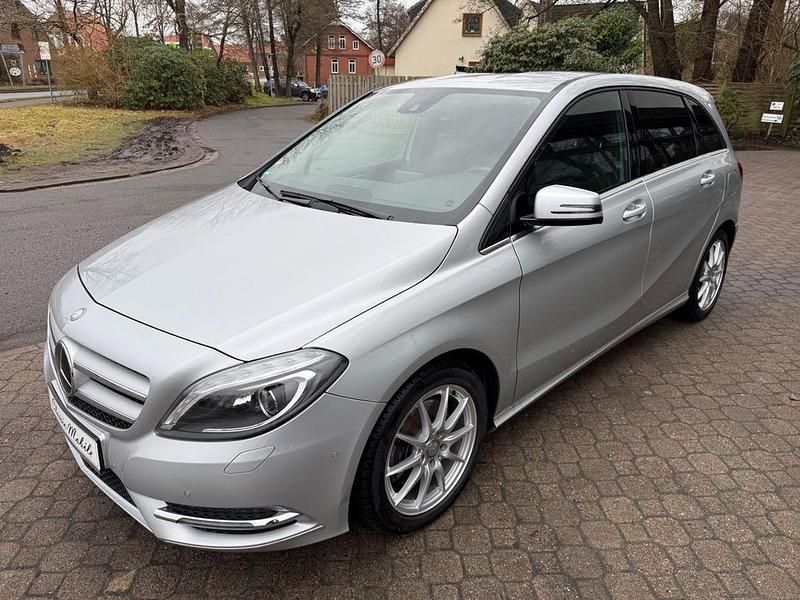Gebraucht Mercedes B250 211 PS (155 kW) 2012 Silber Van / Kleinbus
