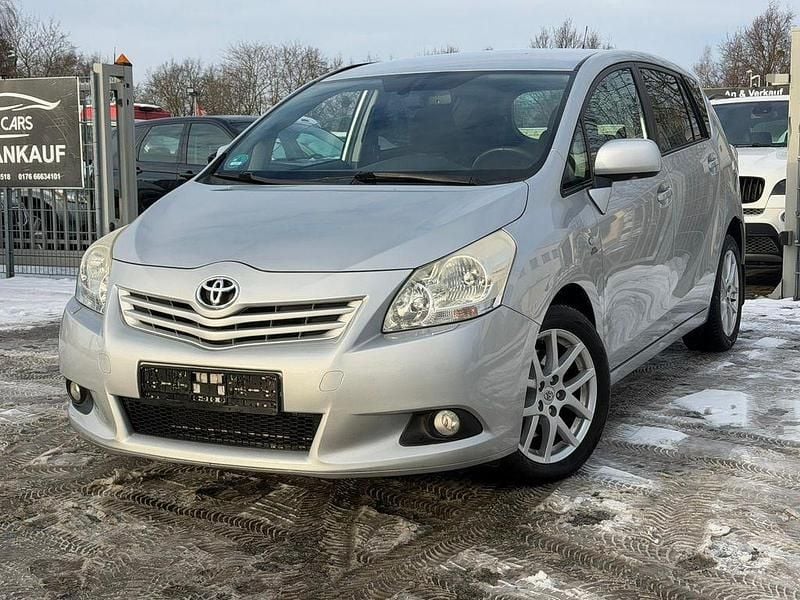 Silber Gebraucht 2010 Toyota Verso Executive Van / Kleinbus | 7.490 € (Fairer Preis) - Bild 1/4