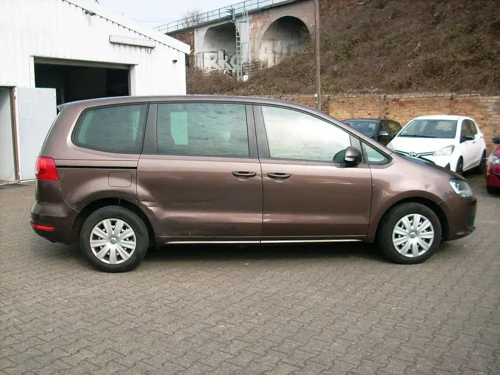 Second-hand VW Sharan 150 CP (110 kW) 2012 Maro Monovolum
