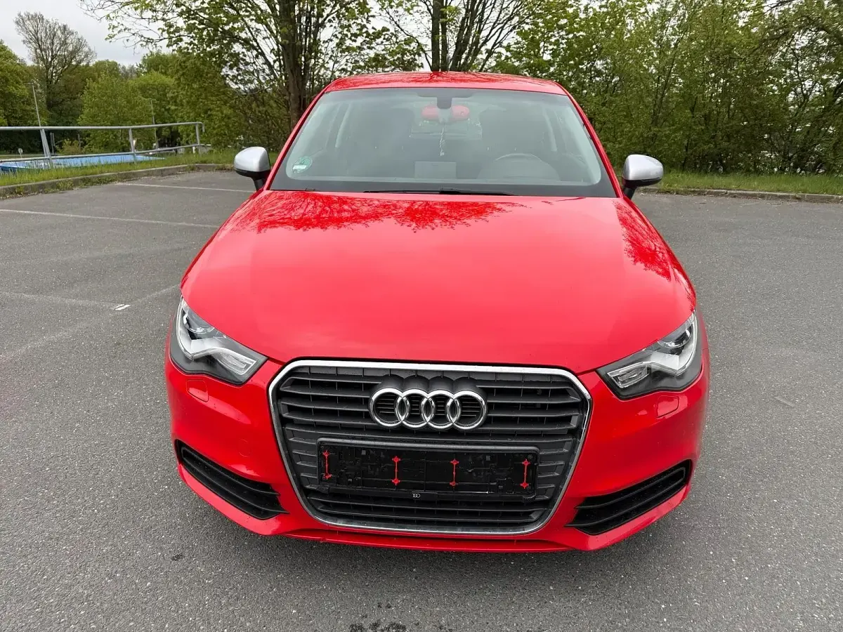Gebraucht Audi A1 Attraction 85 PS (62 kW) 2012 Rot Kleinwagen