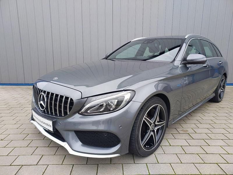 Grau Gebraucht 2017 Mercedes C350e AMG line Limousine | 19.890 € - Bild 1/4