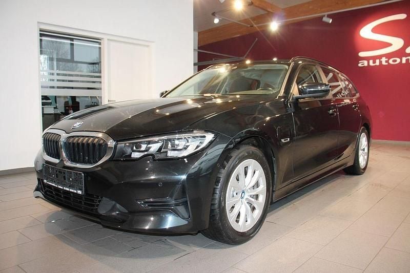 Gebraucht BMW 320e Advantage 163 PS (119 kW) 2021 Schwarz Kombi