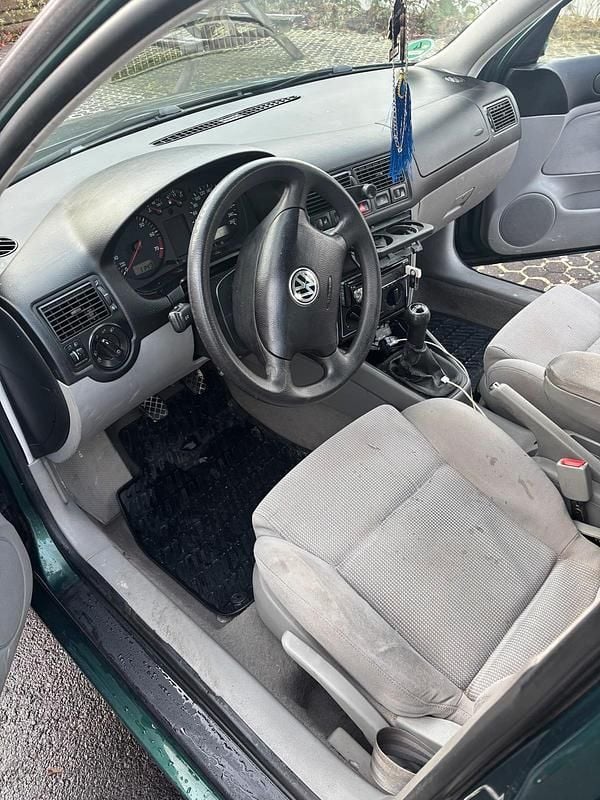 Grün Gebraucht 1998 VW Golf IV Kleinwagen | 1.700 € (Fairer Preis) - Bild 1/4