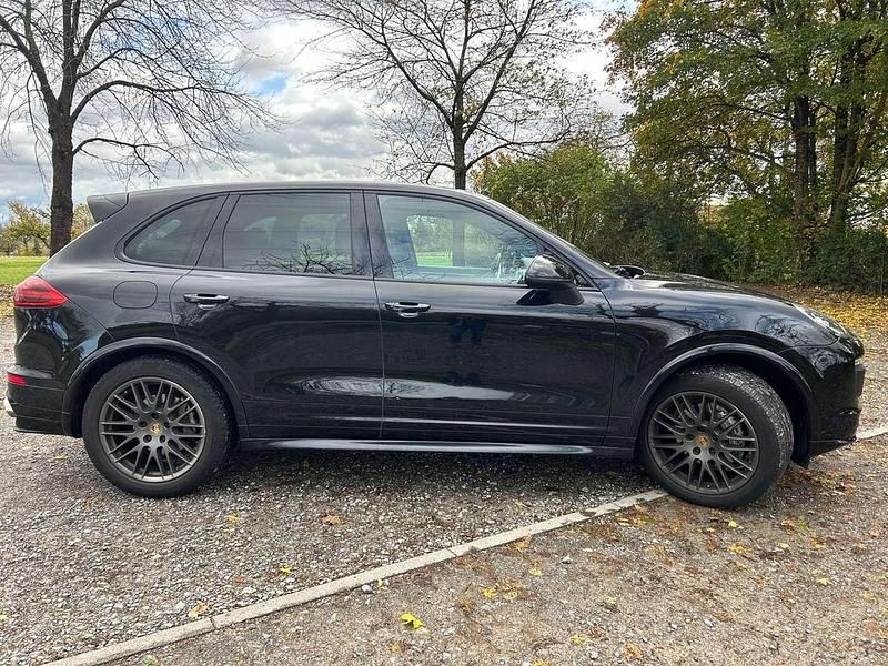 Schwarz Gebraucht 2017 Porsche Cayenne Platinum Edition SUV | 42.900 € (Etwas zu teuer) - Bild 1/4