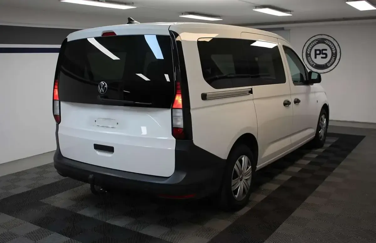 Używany VW Caddy Maxi 114 KM (83 kW) 2022 Biały Minivan