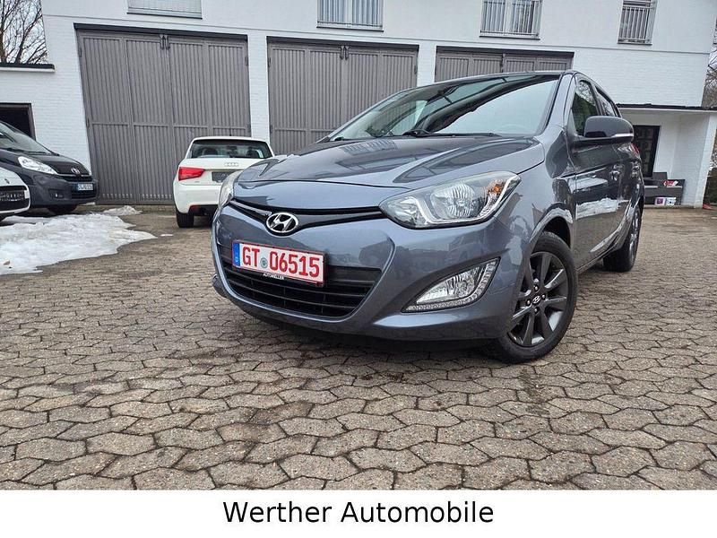 Grau Gebraucht 2014 Hyundai i20 Classic Kleinwagen | 5.590 € (Fairer Preis) - Bild 1/4