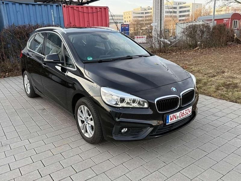Saphirschwarz Gebraucht 2016 BMW 218 SUV | 15.900 € (Fairer Preis) - Bild 1/4