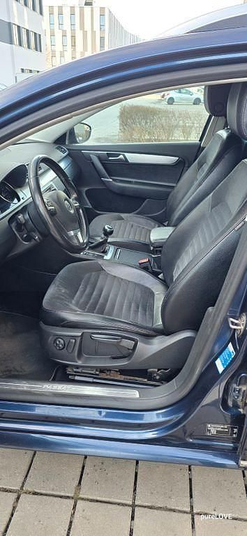 Gebraucht VW Passat Highline 140 PS (102 kW) 2012 Blau Limousine