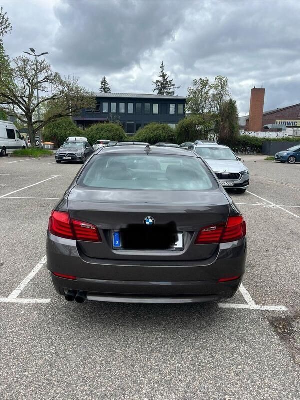 Gebraucht BMW 520 184 PS (135 kW) 2012 Braun Limousine