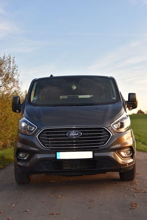 Grau Gebraucht 2023 Ford Tourneo Custom Titanium X Van | 41.250 € (Superpreis) - Bild 1/4