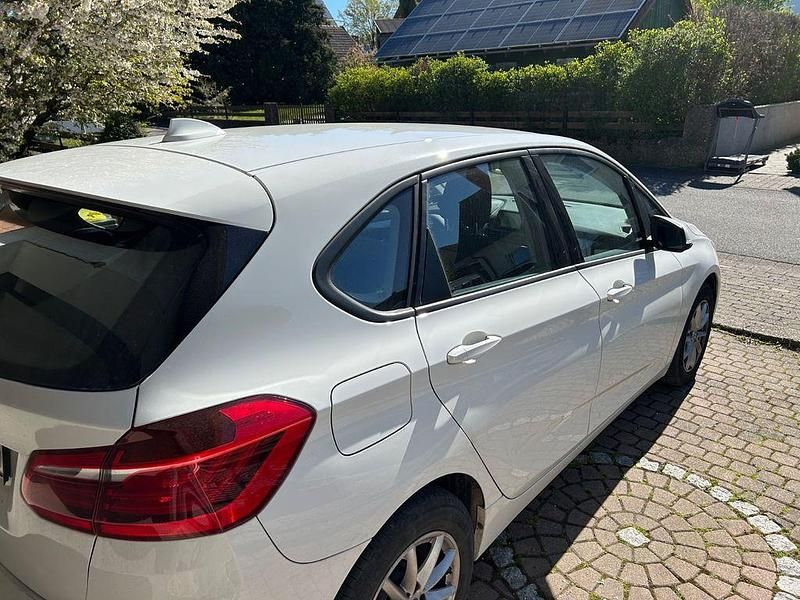 Używany BMW 218 Active Tourer 136 KM (100 kW) 2017 Biały Minivan