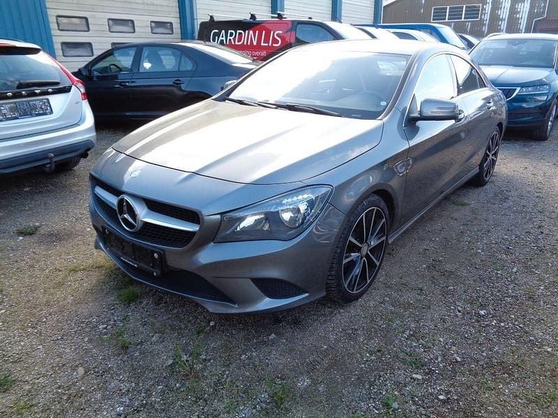 Grau Gebraucht 2013 Mercedes CLA200 Limousine | 9.800 € (Fairer Preis) - Bild 1/4