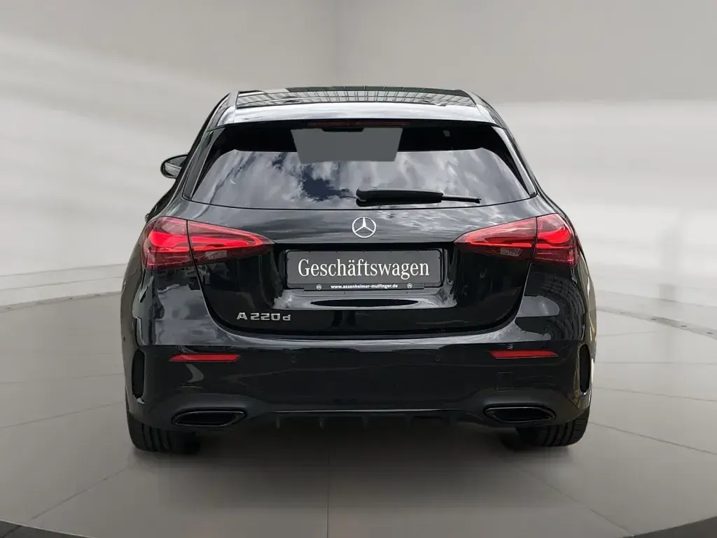 Gebraucht Mercedes A220 190 PS (139 kW) 2026 Kosmosschwarz metallic Limousine