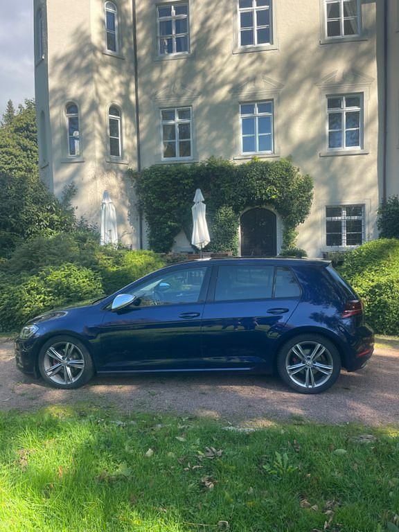 Blau Gebraucht 2017 VW Golf VII Comfortline Limousine | 15.990 € (Fairer Preis) - Bild 1/4