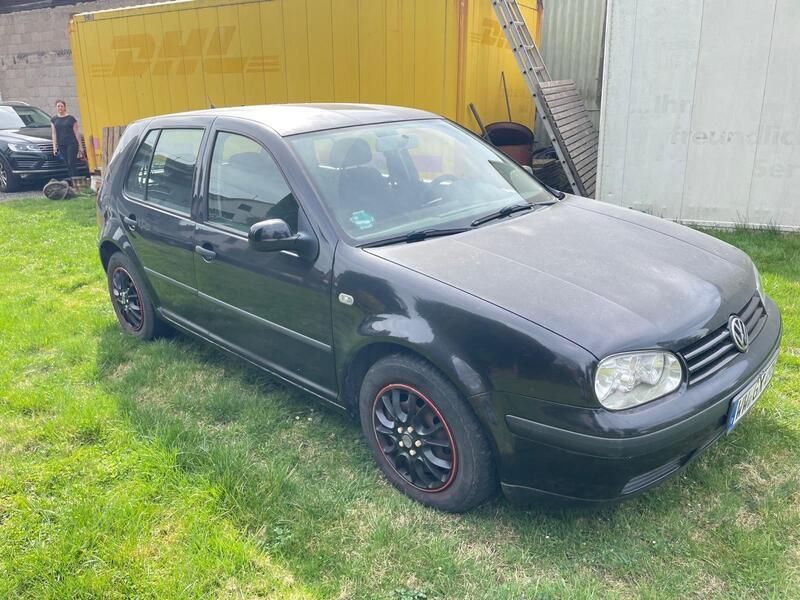 Schwarz Gebraucht 2000 VW Golf IV Kleinwagen | 350 € (Guter Preis) - Bild 1/4