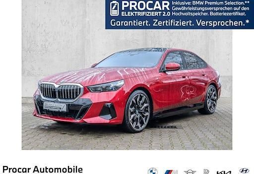 Gebraucht BMW 550e Comfort Edition 489 PS (359 kW) 2025 Rot Limousine