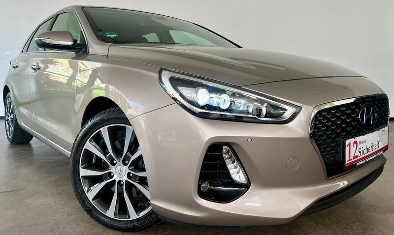 Grau Gebraucht 2018 Hyundai i30 Select Limousine | 15.990 € (Fairer Preis) - Bild 1/4