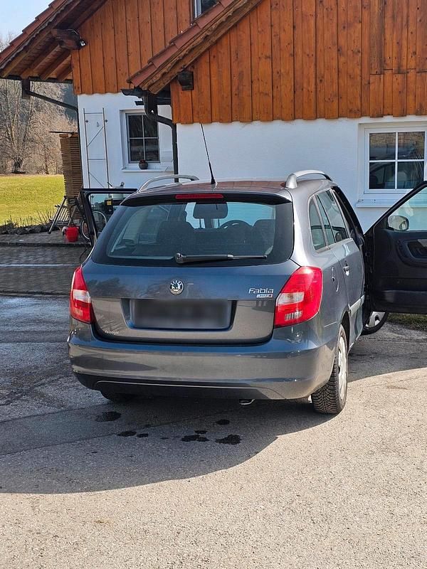 Gebraucht Skoda Fabia 2010 Grau Kombi