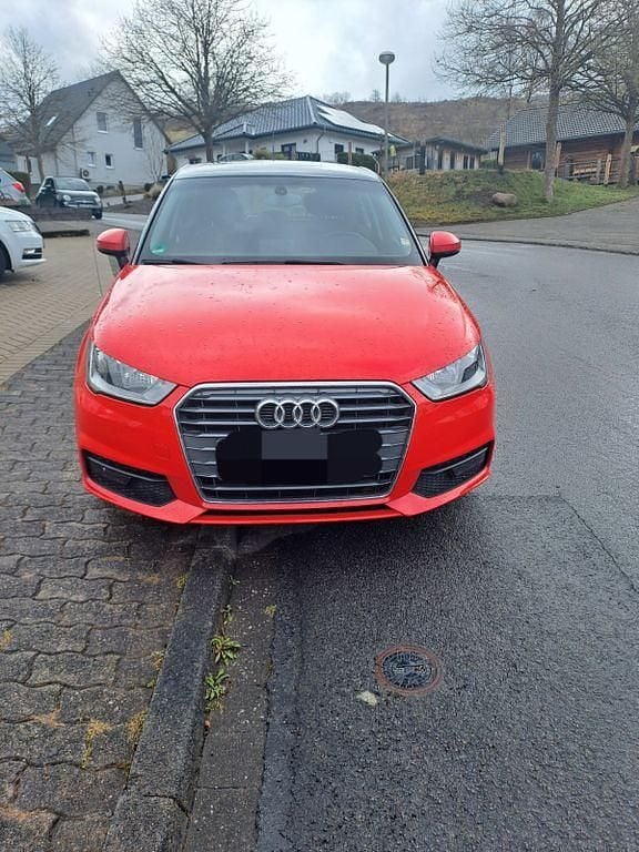 Rot Gebraucht 2016 Audi A1 Sportback Basis Kleinwagen | 11.200 € (Guter Preis) - Bild 1/4