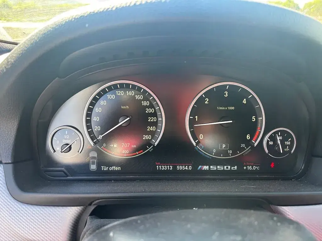 Gebraucht BMW M550 Performance 381 PS (280 kW) 2016 Weiß Limousine