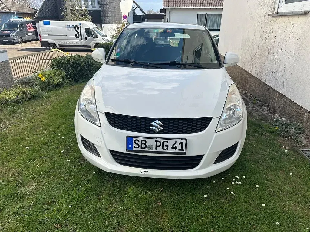 Gebraucht Suzuki Swift Club 94 PS (69 kW) 2013 Weiß Kleinwagen