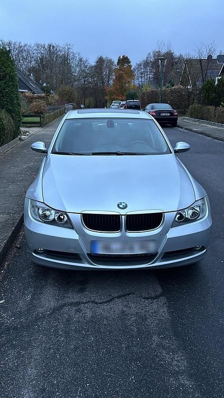 Silber Gebraucht 2006 BMW 318 Limousine | 3.000 € (Fairer Preis) - Bild 1/4