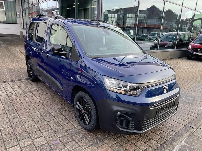 Blau Gebraucht 2023 Fiat e-Doblò Launch Edition Van / Kleinbus | 19.990 € (Superpreis) - Bild 1/4