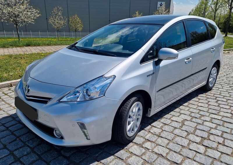 Silber Gebraucht 2013 Toyota Prius+ Plus Van / Kleinbus | 16.990 € (Etwas zu teuer) - Bild 1/4