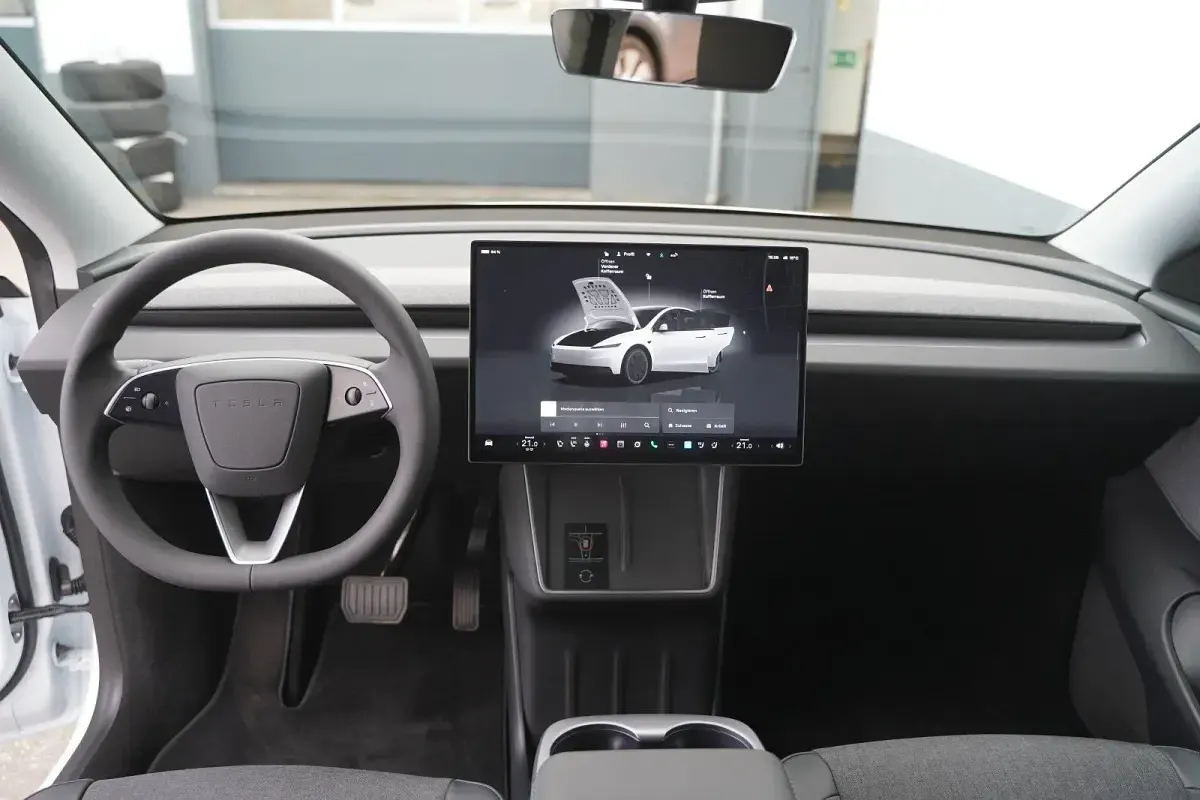 Gebraucht Tesla Model Y Standard Range 219 kW (299 PS) 2026 Weiß SUV