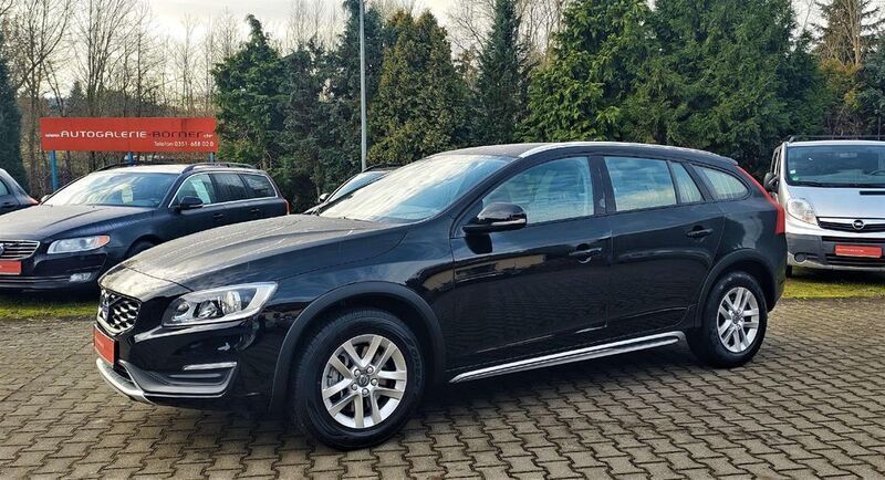 Schwarz Gebraucht 2016 Volvo V60 CC Kombi | 14.990 € (Fairer Preis) - Bild 1/4