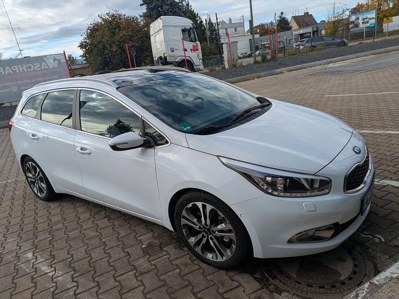 Weiß Gebraucht 2013 Kia Ceed Sportswagon Spirit Kombi | 6.200 € (Etwas zu teuer) - Bild 1/4