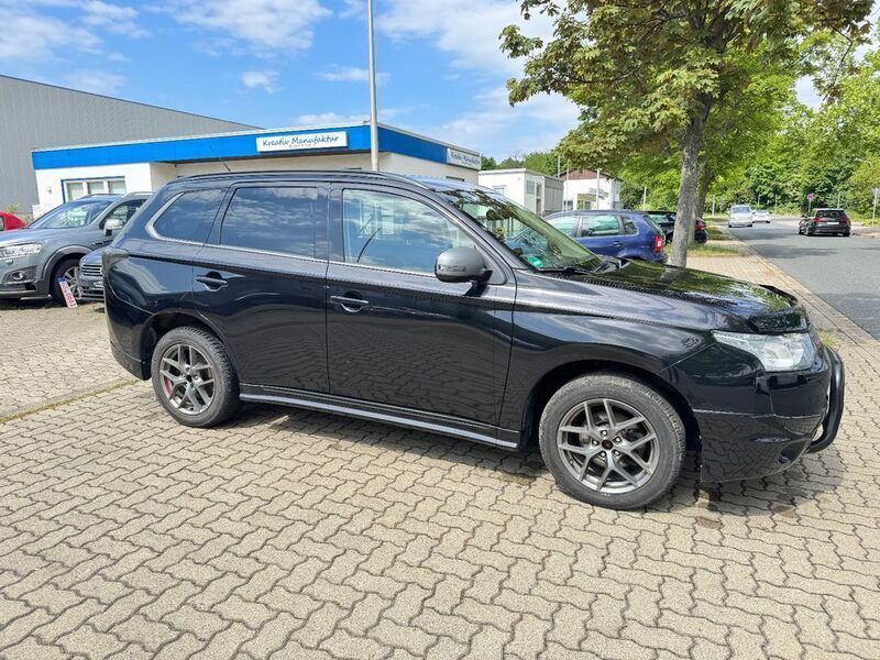 Gebraucht Mitsubishi Outlander Intense 150 PS (110 kW) 2013 Schwarz SUV