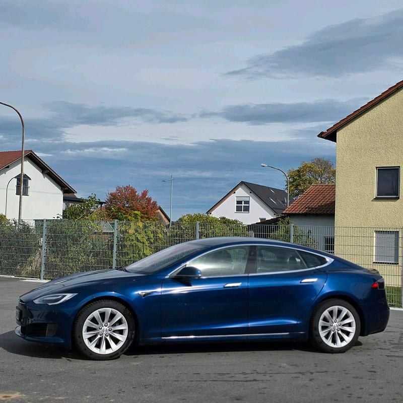 Second-hand Tesla Model S 243 kW (331 CP) 2017 Albastru Hatchback