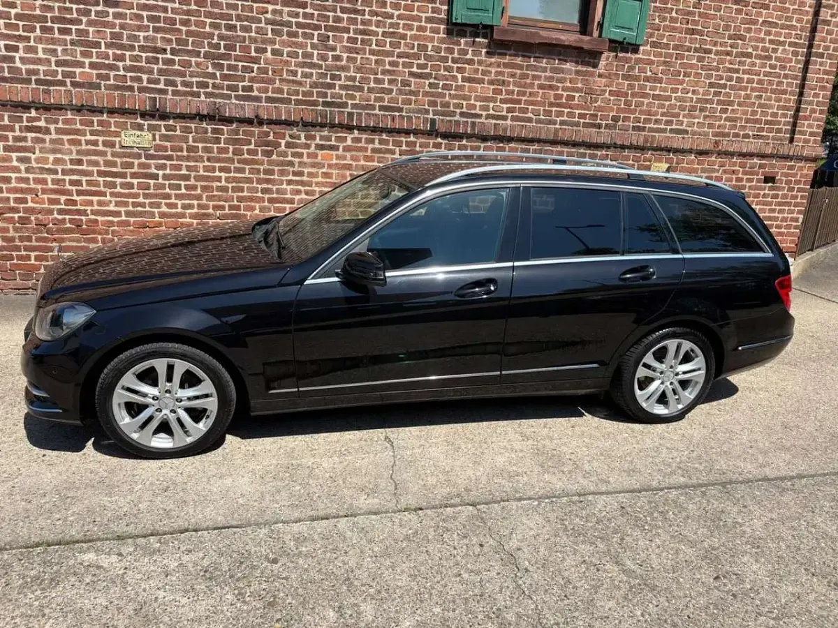 Gebraucht Mercedes C180 Avantgarde 156 PS (114 kW) 2013 Obsidianschwarz  metalliclack Kombi