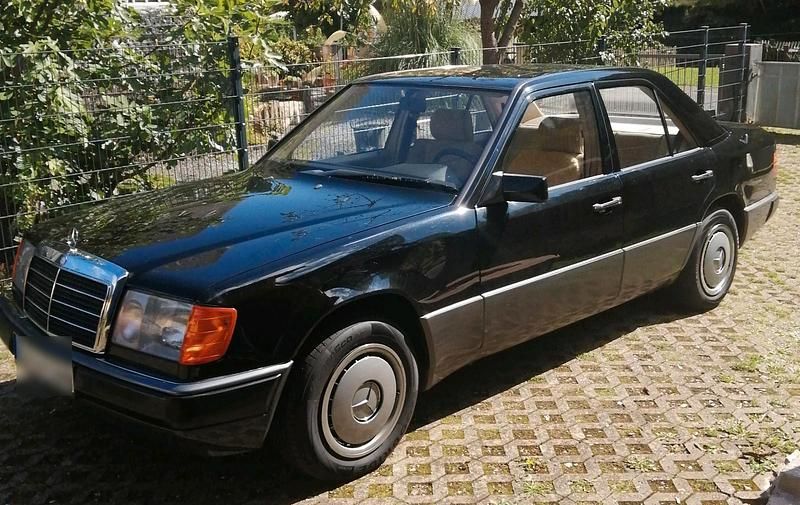 Schwarz Gebraucht 1990 Mercedes 230 Limousine | 3.599 € - Bild 1/4