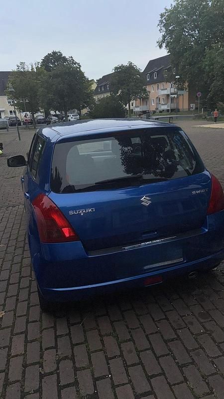 Blau Gebraucht 2005 Suzuki Swift Limousine | 3.800 € - Bild 1/4