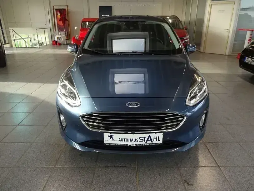 Używany Ford Fiesta Titanium 86 KM (63 kW) 2018 Niebieski Sedan/Limuzyna