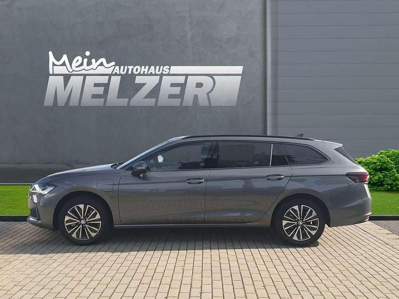 Używany Skoda Superb Selection 150 KM (110 kW) 2025 Szary Kombi