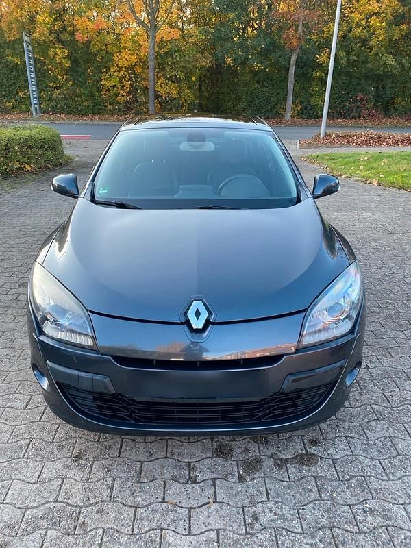 Schwarz Gebraucht 2009 Renault Mégane III Limousine | 2.899 € (Superpreis) - Bild 1/4