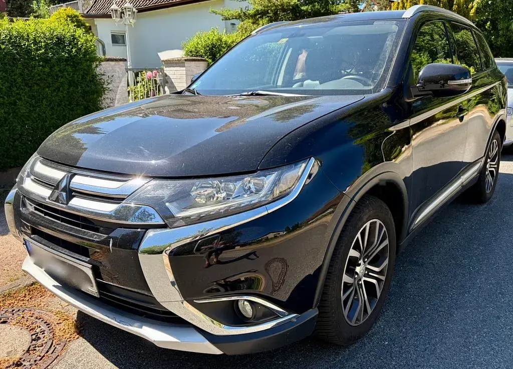 Używany Mitsubishi Outlander Top 150 KM (110 kW) 2016 Czarny SUV