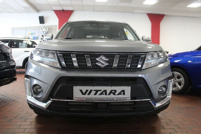 Grau Gebraucht 2022 Suzuki Vitara Comfort+ SUV | 21.450 € (Fairer Preis) - Bild 1/4