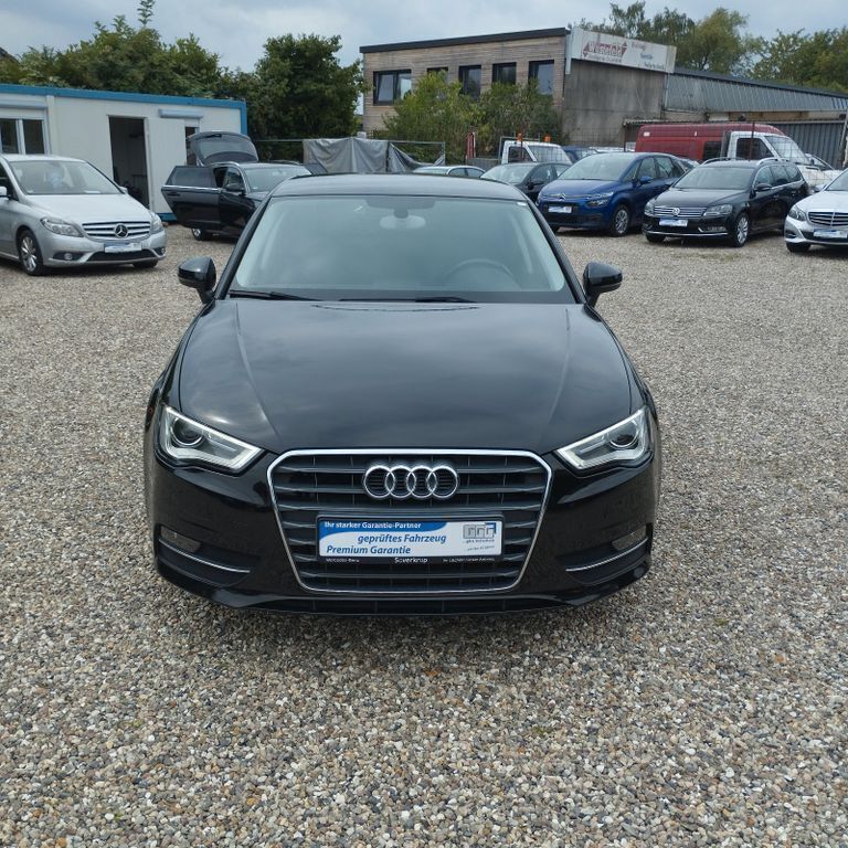 Schwarz Gebraucht 2015 Audi A3 Sportback Attraction Limousine | 11.969 € (Superpreis) - Bild 1/4