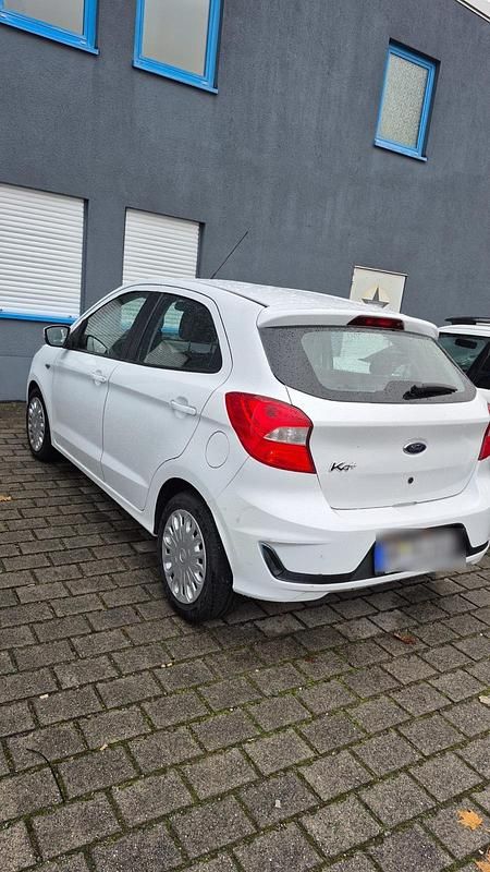 Weiß Gebraucht 2019 Ford Ka Plus Kleinwagen | 7.495 € (Guter Preis) - Bild 1/3