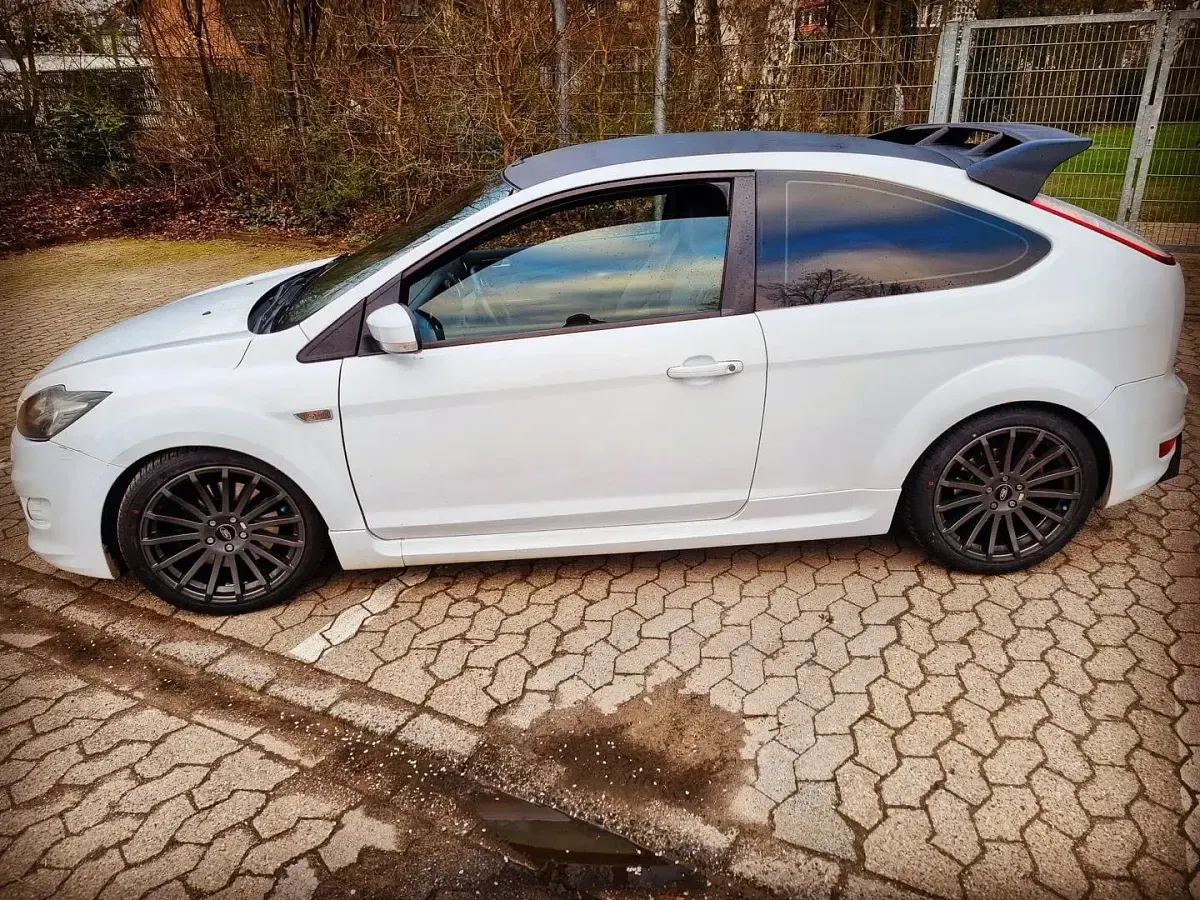Gebraucht Ford Focus ST 226 PS (166 kW) 2008 Weiß Limousine
