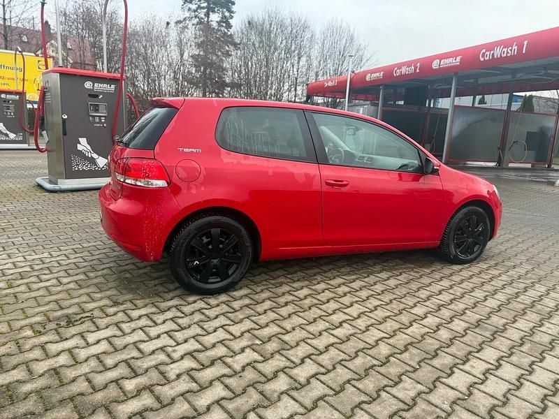 Gebraucht VW Golf 105 PS (77 kW) 2010 Rot Coupé