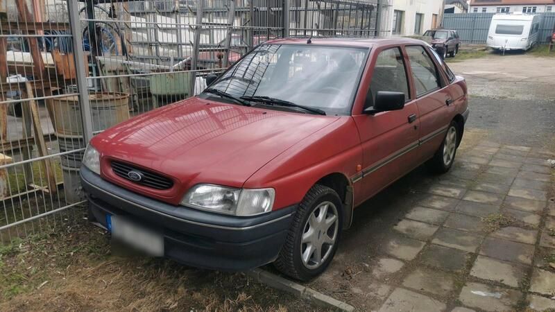 Rot Gebraucht 1993 Ford Escort Coupé | 1.399 € - Bild 1/4
