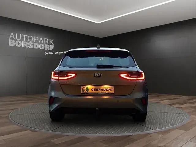 Second-hand Kia Ceed Vision 140 CP (102 kW) 2019 Argintiu Hatchback