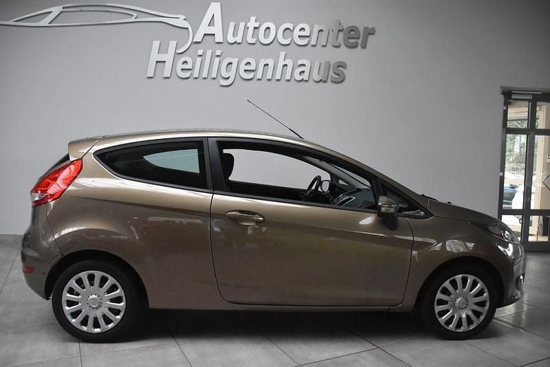 Gebraucht Ford Fiesta Trend 82 PS (60 kW) 2011 Braun Kleinwagen