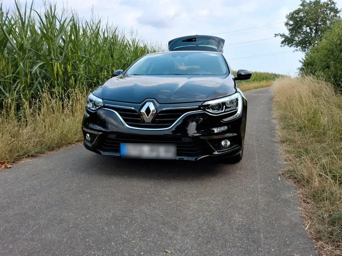 Gebraucht Renault Mégane II LIMITED Deluxe 140 PS (102 kW) 2021 Schwarz Limousine